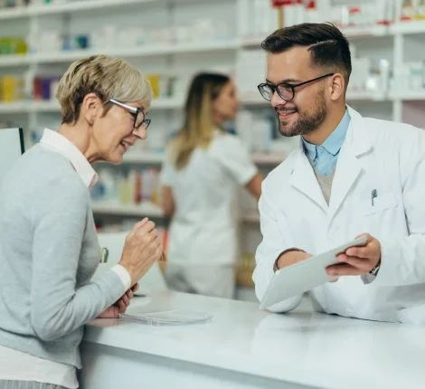 A pharmacist speaks with a patient.