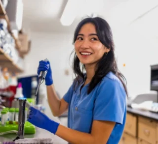 dentistry-nih Dentist student in a lab